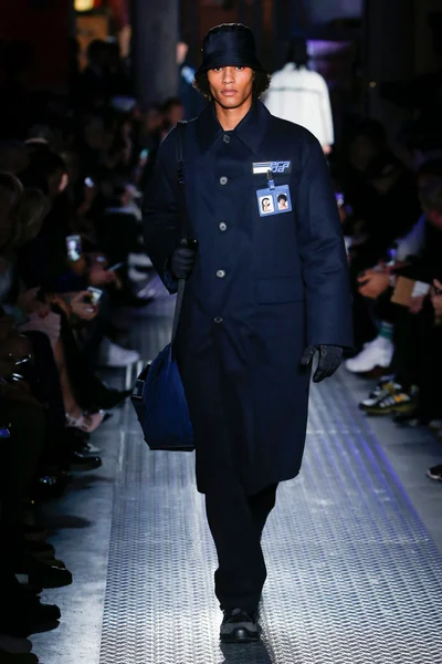 Look 15